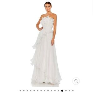 NWT Macduggal ruffle tiered dress. Never worn. Size 6. Gorgeous!